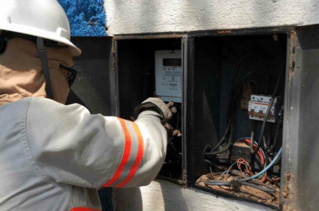 Corte de energia de beneficiários da Tarifa Social volta a ser autorizado