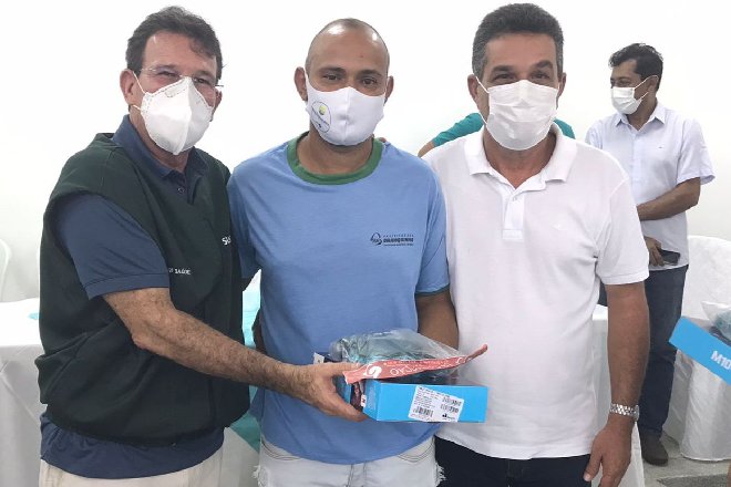Prefeitura de Branquinha entrega tablets e renova fardamentos de agentes de Saúde