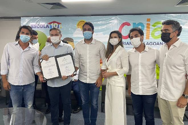 Arthur Freitas participa de solenidade e garante Creche do Programa CRIA para Mundaú