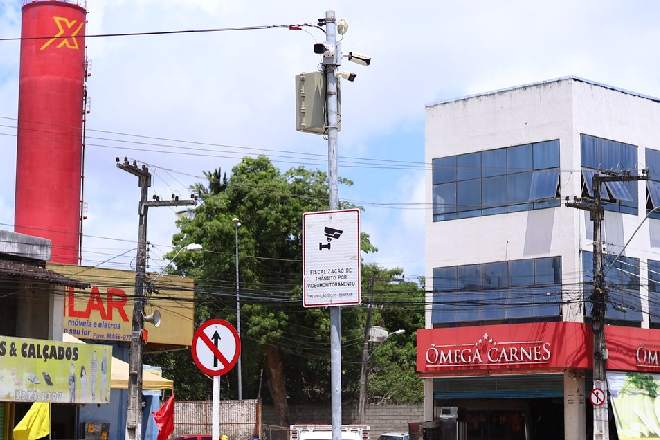 Câmera de monitoramento instaladas em via de Maceió – © SMTT