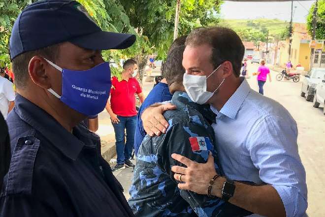 Prefeito Olavo Neto entrega 2 motocicletas para a Guarda Civil Municipal de Murici
