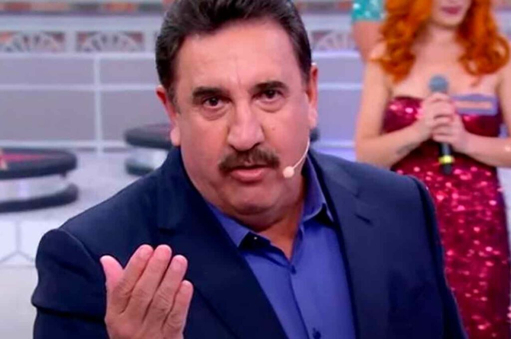 Ex-BBB acusa Ratinho de se trancar no camarim com “umas e outras”