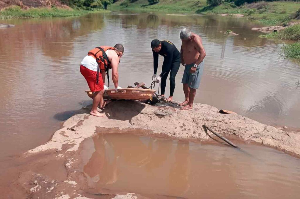 Bombeiros resgatam corpo de homem no Rio Mundaú, em União dos Palmares