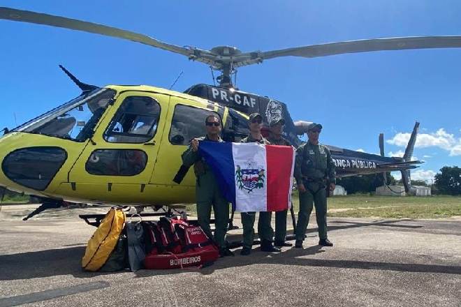 Alagoas envia helicóptero do CBM para auxiliar Governo da Bahia no resgate de vítimas