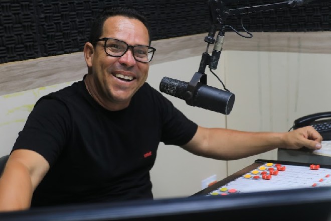 Após 5 anos, Thiago Silva volta ao rádio com o Domingo Show