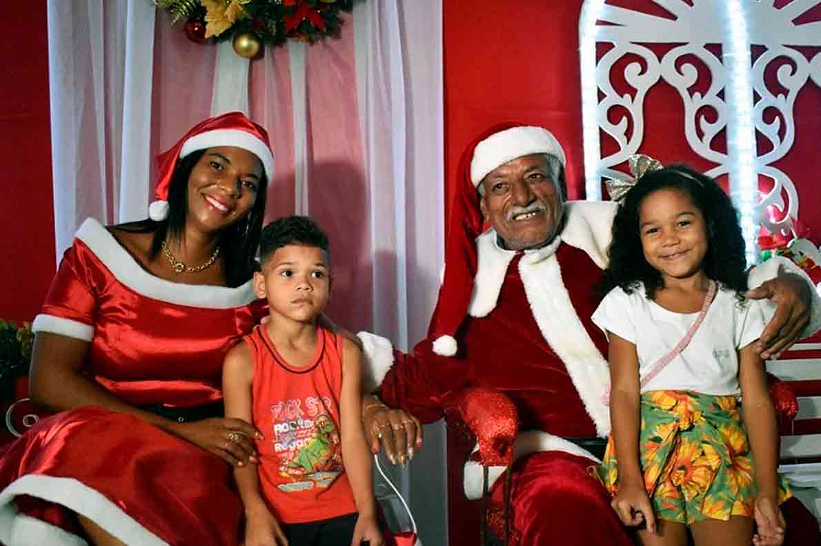 Papai e Mamãe Noel negros abrilhataram a noite na cidade de União dos Palmares | © Reprodução/Instagram