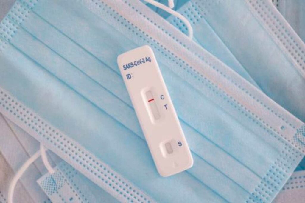 Venda de autotestes da Covid-19 em farmácias é liberada pela Anvisa