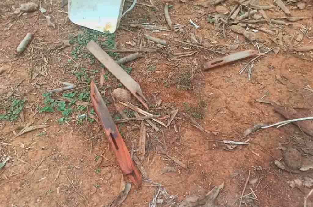 Irmãos usaram pedaços de pau para espancar pai até a morte em Caldas Novas, Goiás | © Reprodução/TV Anhanguera