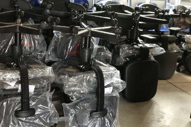 Prefeitura de Branquinha garante novo mobiliário para secretarias do município