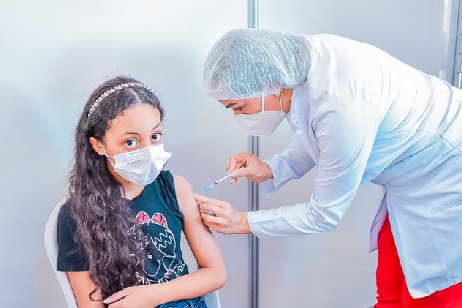 Criança sendo imunizada em Maceió – © Assessoria 