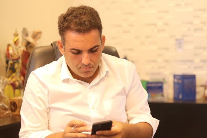 Prefeito do Pilar alerta sobre tentativa de golpes virtuais aplicados em seu nome