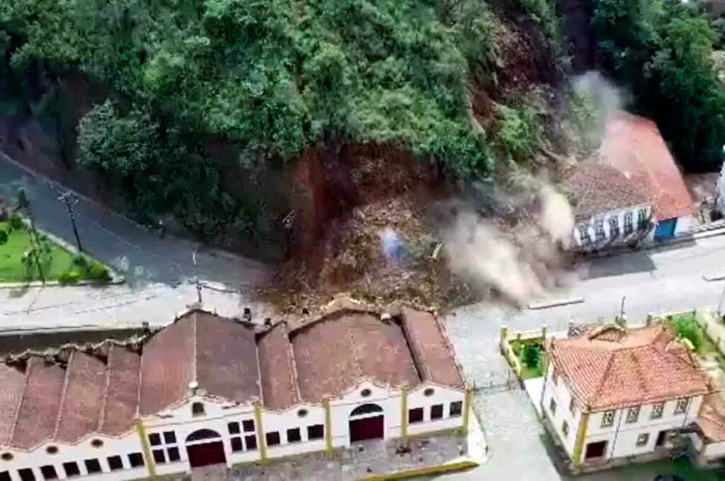 Imóveis históricos são destruídos por deslizamento de encosta em Ouro Preto