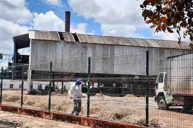 Funcionários limpando a Usina Laginha - @BR104