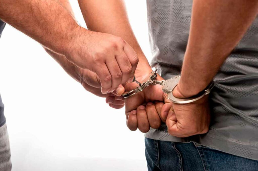 Homem é preso após agredir companheira com facão em União dos Palmares