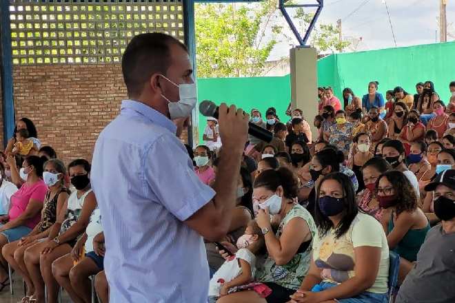 Pais, mães e representantes de alunos recebem orientação para ano letivo 2022, em Murici