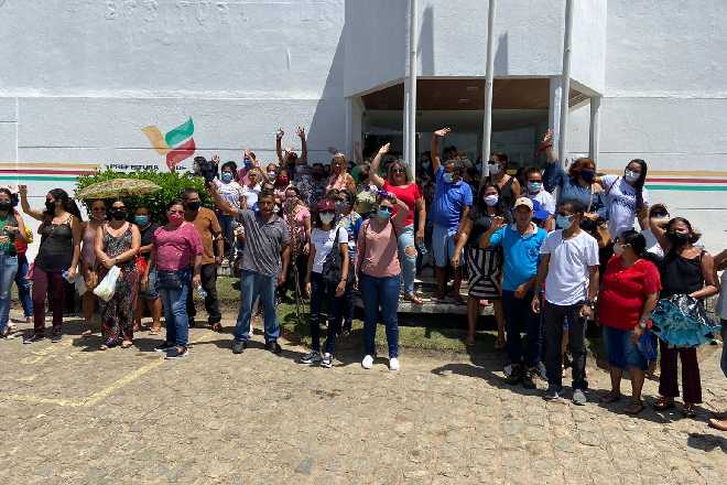 Servidores públicos de Joaquim Gomes paralisam atividades e reivindicam reposição salarial