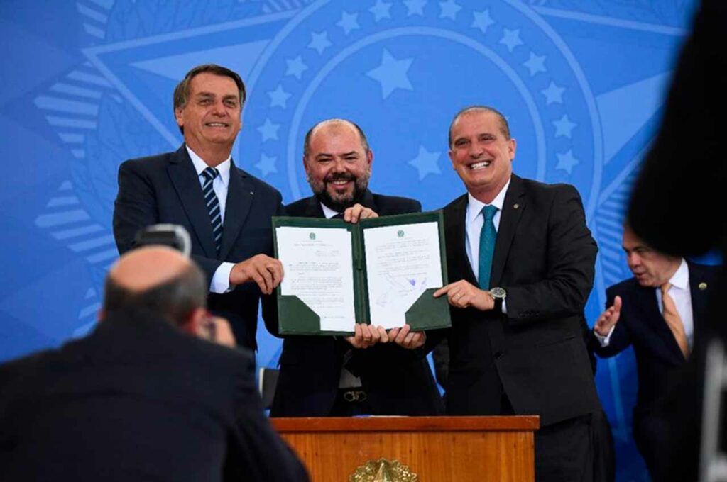 Governo Federal assina portaria que prevê o fim da prova de vida presencial