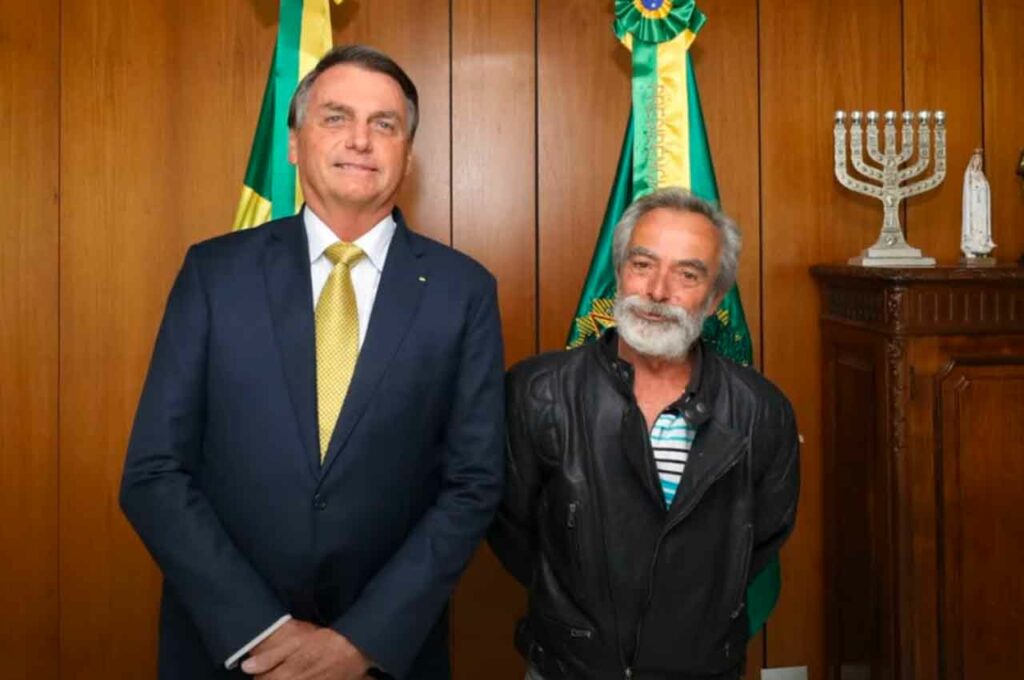 Homem viaja de São José da Laje a Brasília numa cinquentinha para encontrar Bolsonaro