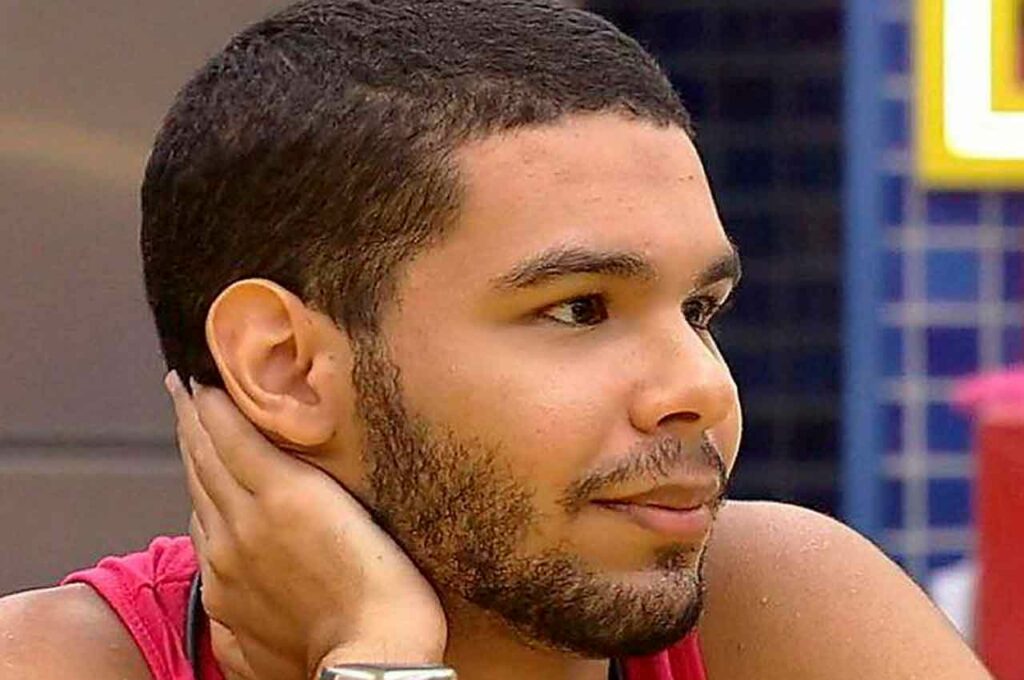 BBB22: Viny só contou que era gay para família um dia antes de começar o reality