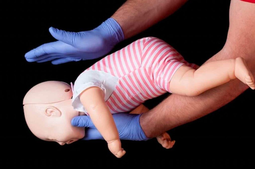 Bebê engasgado com leite é salvo por bombeiros, em União dos Palmares