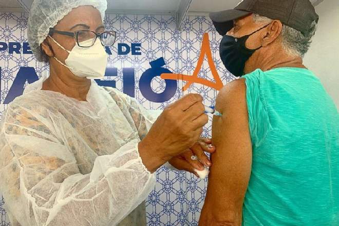Covid: Maceió inicia hoje aplicação da 4ª dose em idosos acima de 80 anos