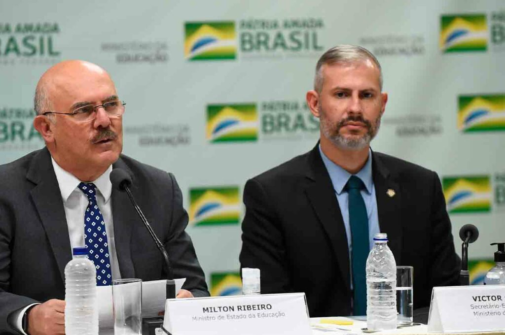 Quem é Victor Godoy, que assume o Ministério da Educação