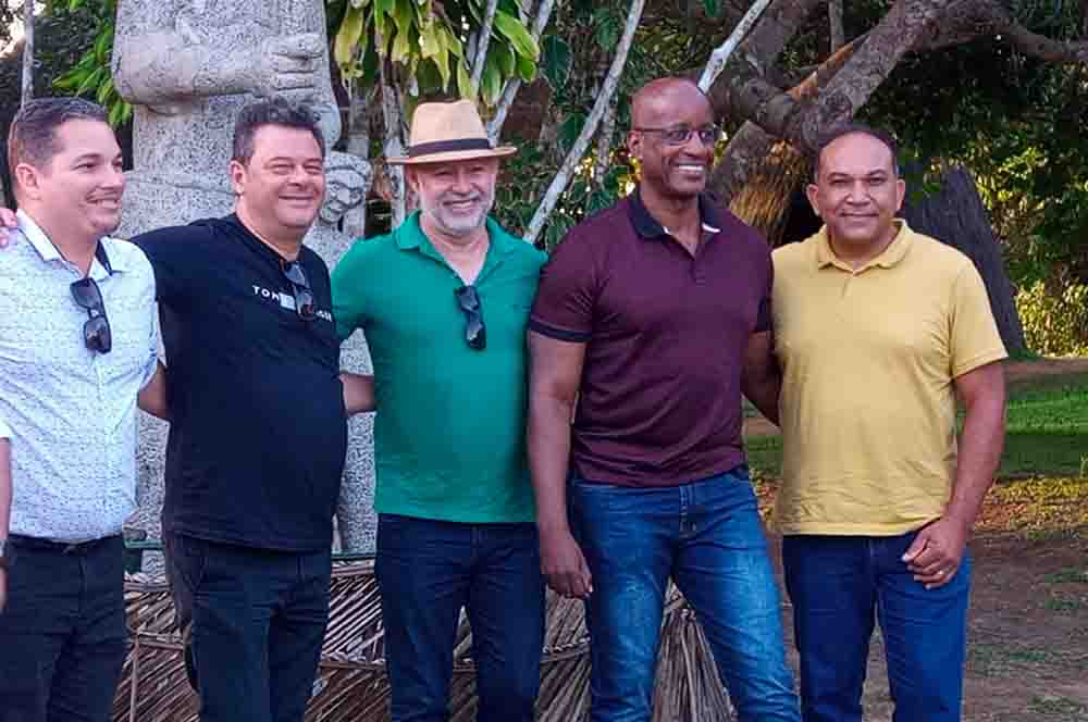 Sérgio Camargo visita a Serra da Barriga após críticas a Zumbi