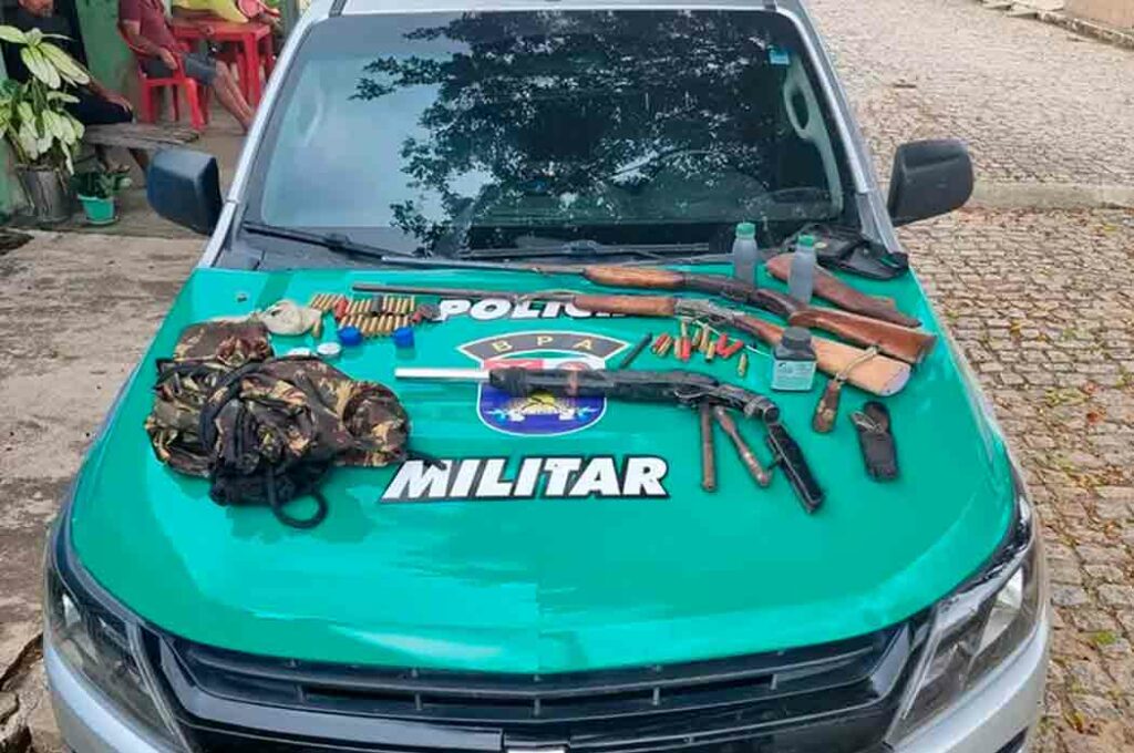 Homem é preso com armas e apetrechos para caça em Santana do Mundaú