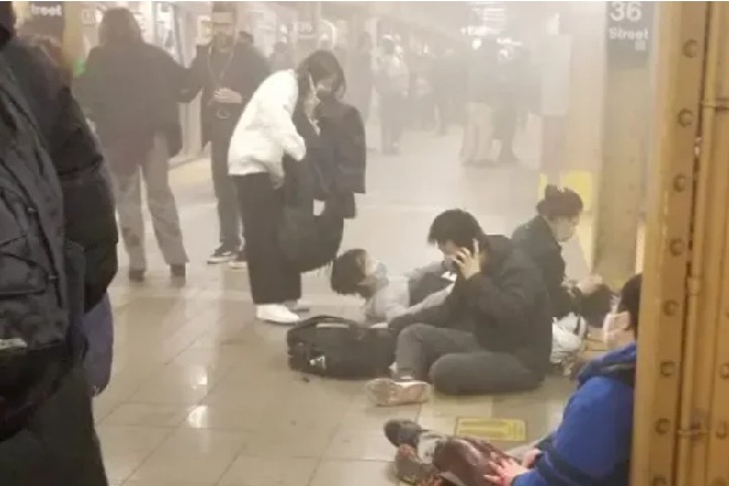 Ataque em metrô, em Nova York – © Armênio Armênio/Facebook