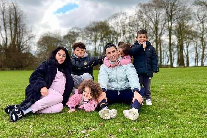 Urgente! Cristiano Ronaldo confirma morte de um dos filhos gêmeos