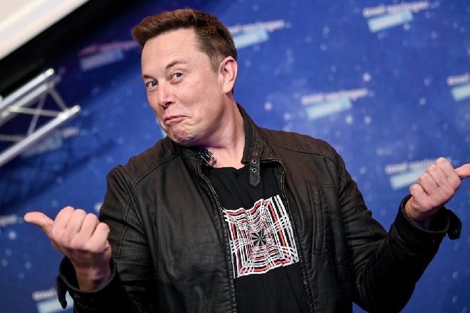 Elon Musk se torna dono do Twitter