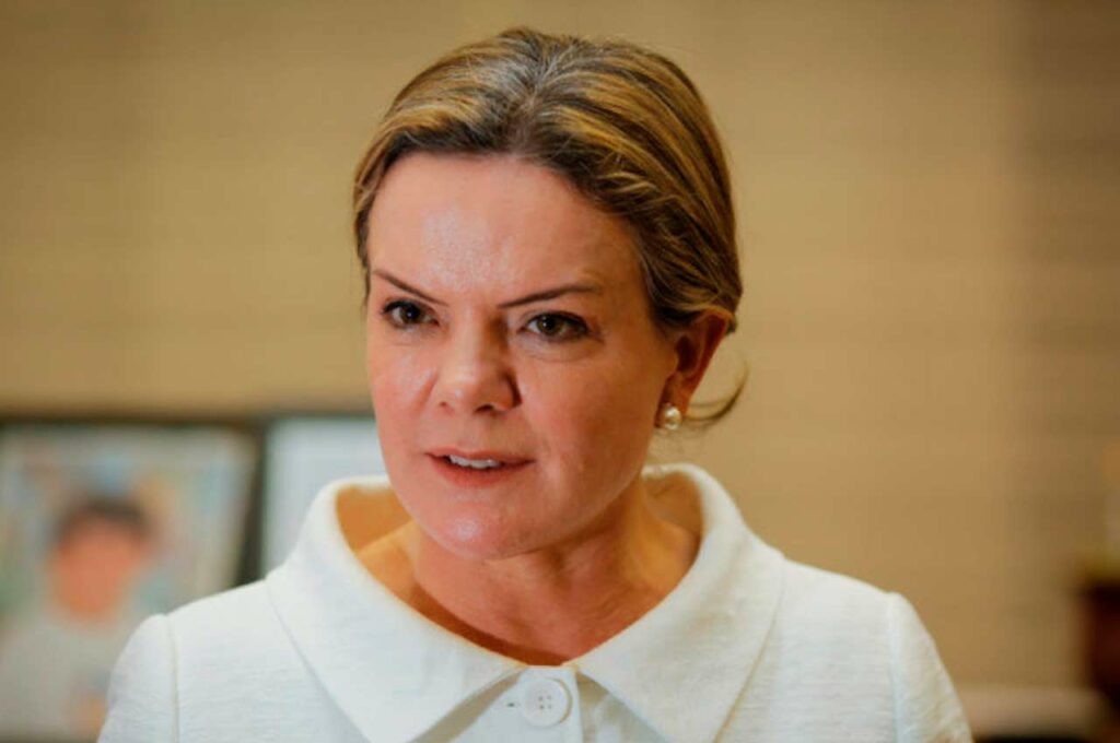 “Safado”, diz Gleisi Hoffmann sobre Jair Bolsonaro