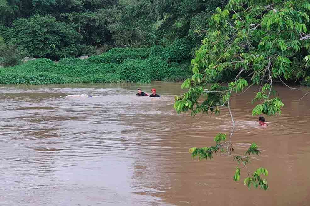 Bombeiros resgatam corpo de jovem paulista no Rio Mundaú, em Branquinha