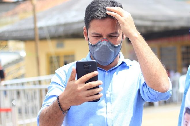 Rodrigo Cunha contraria Justiça e mantém vídeo sobre Calheiros