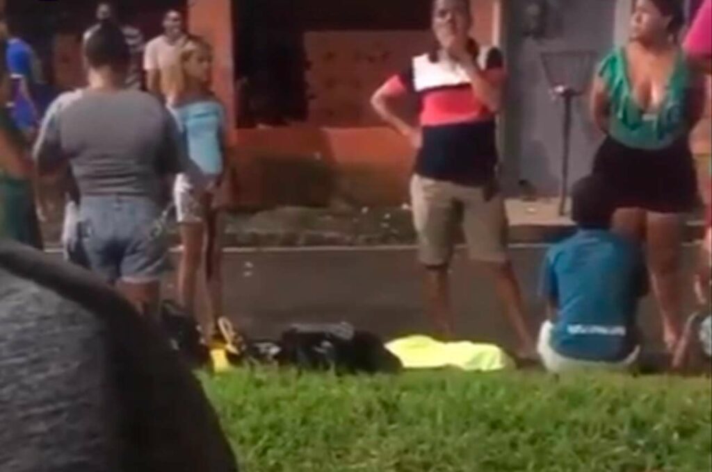 Pedestre fica ferido após ser atropelado por moto em avenida de Murici