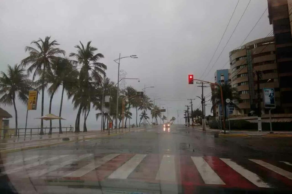 Inmet emite novo alerta de chuvas para Maceió e outras 16 cidades de Alagoas