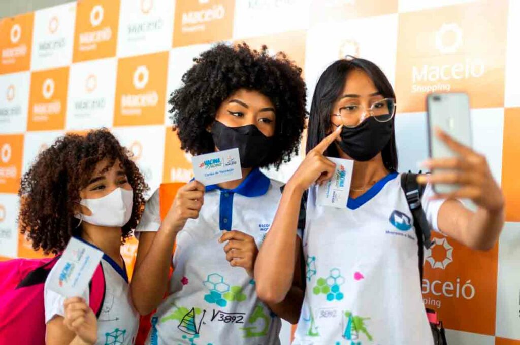 AL: Portaria da Seduc desobriga uso de máscaras nas escolas estaduais