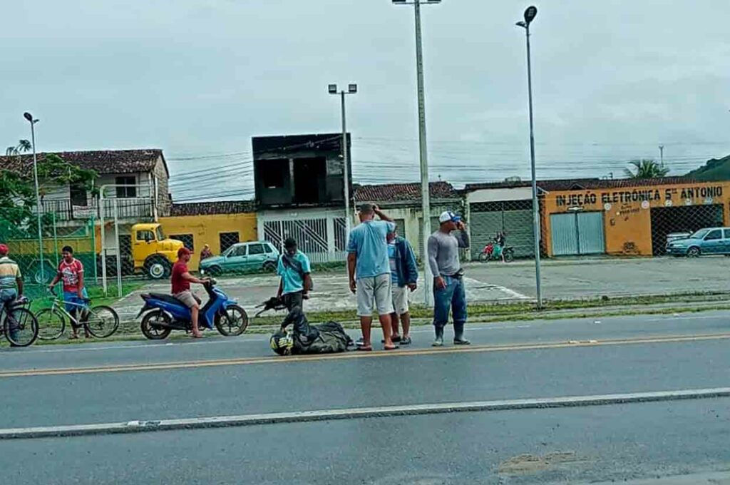 Motociclista fica ferido após colidir com cachorro na BR-104, em União dos Palmares