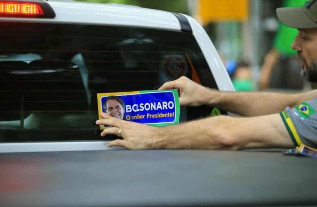 Adesivaço pró-bolsonaro | © Reprodução