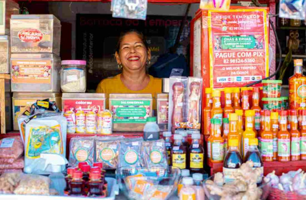 Na banca da Neide, na Feira da Jatiúca, ela e o marido trabalham garantindo renda para a família | © Assessoria 