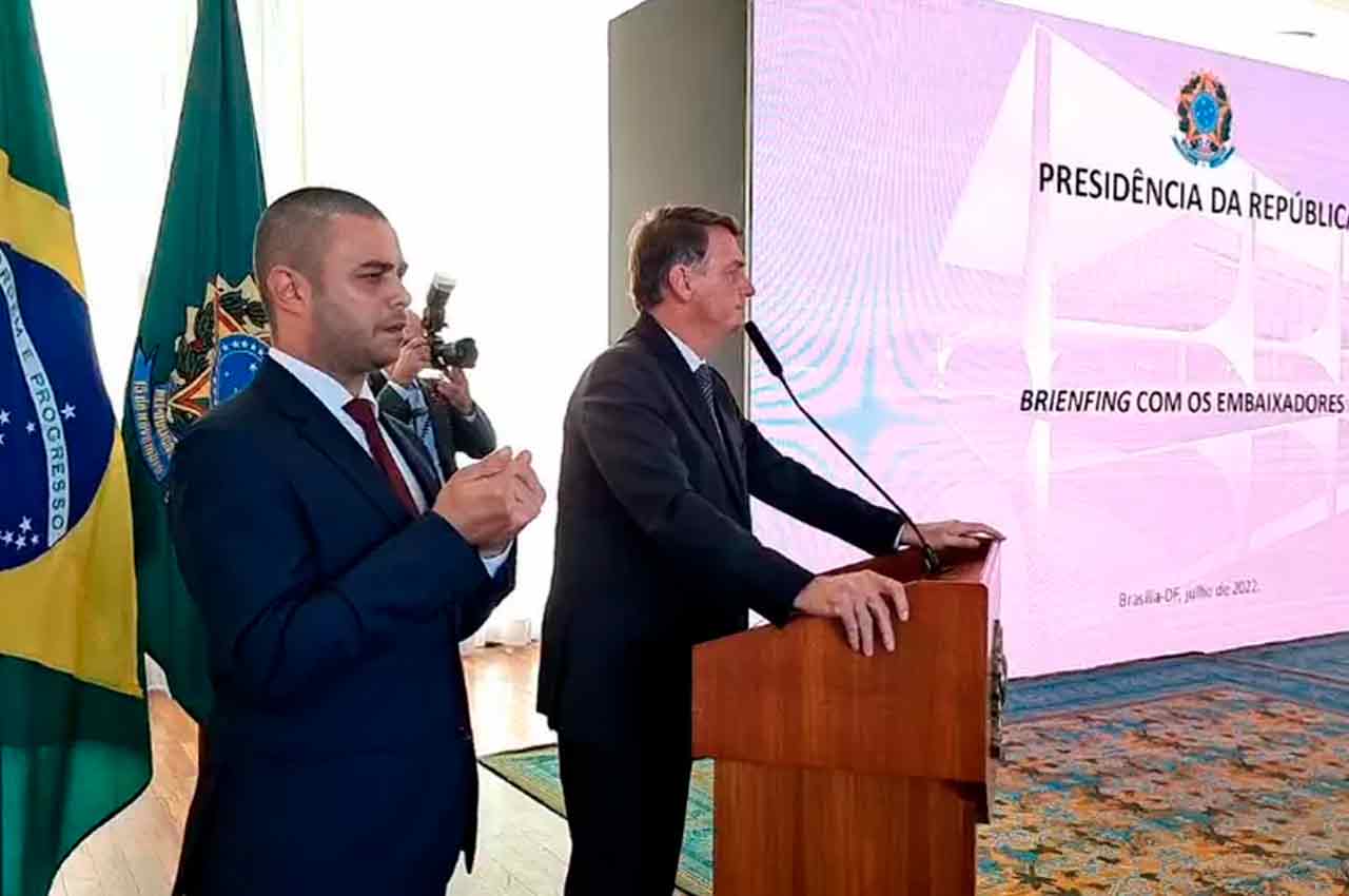 Jair Bolsonaro na reunião com embaixadores | © Reprodução