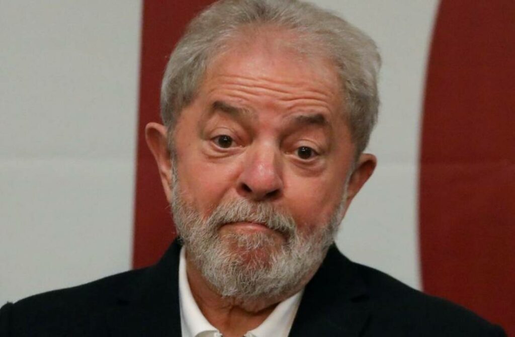 Para fugir de pergunta no JN, Lula mente: “A gente criou a lei contra a lavagem de dinheiro”