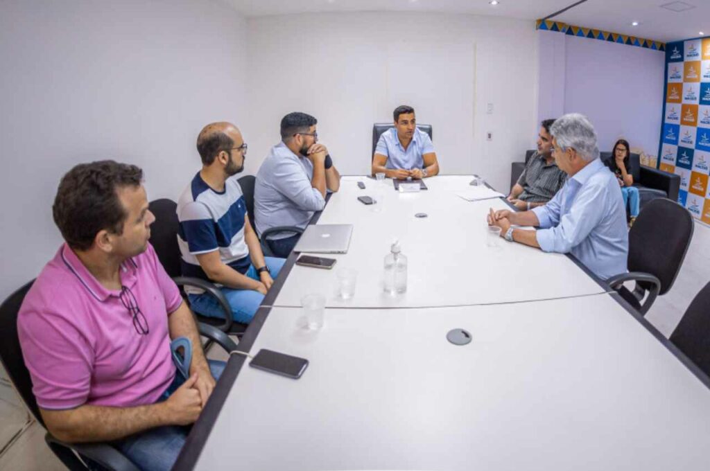 Prefeito JHC se reúne com a BRK e cobra responsabilidade da empresa sobre transtornos causados pelas obras em Maceió