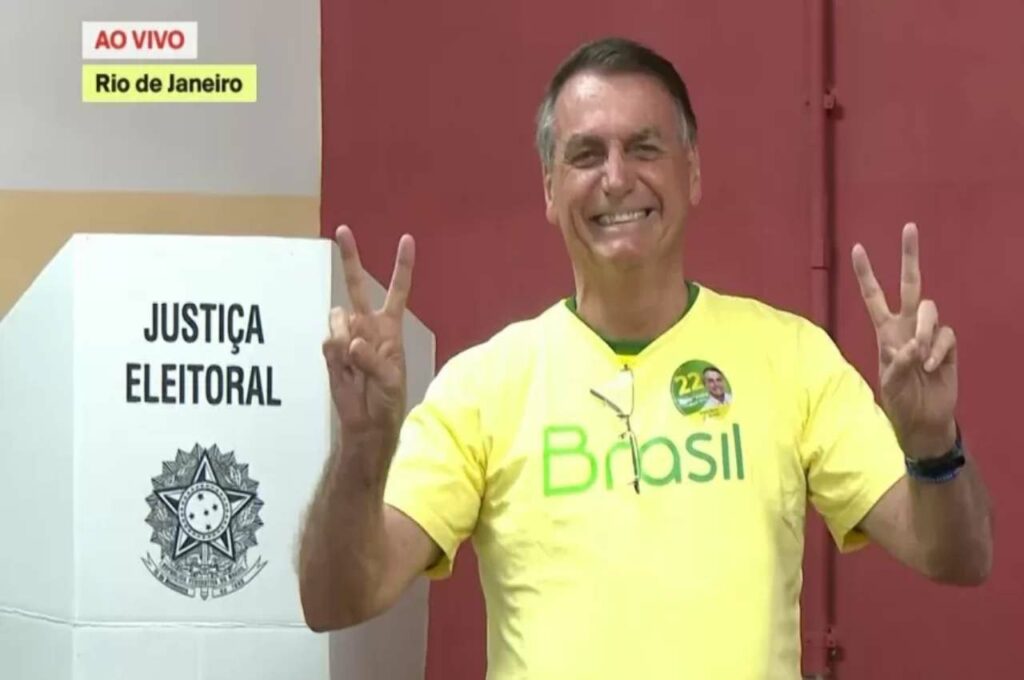 Bolsonaro vota no Rio de Janeiro e declara: “Expectativa de vitória”