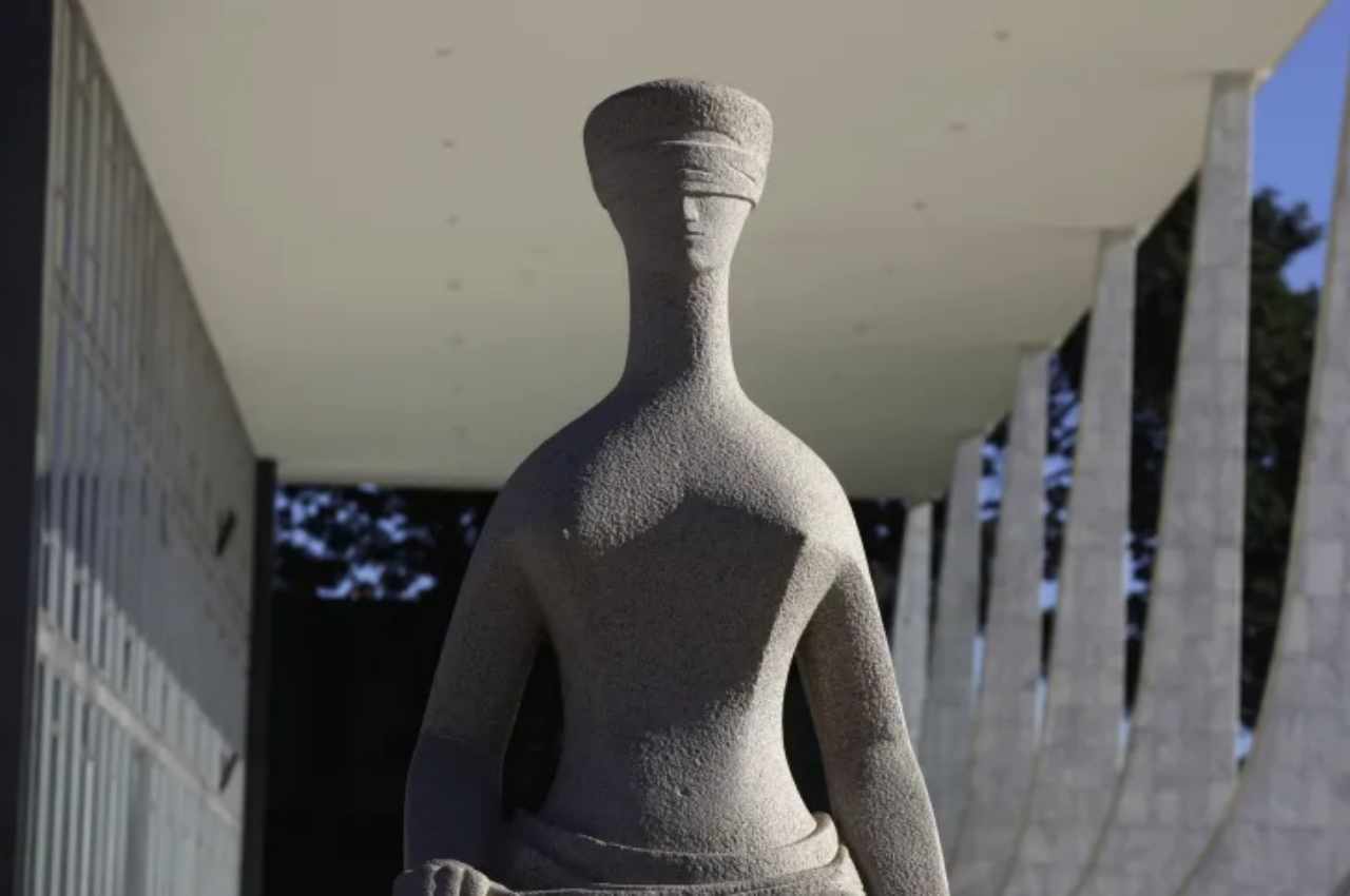Estátua da Justiça na sede do STF em Brasília | © Ricardo Moraes