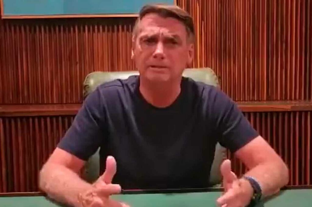 CGU confirma vacina contra Covid-19 no cartão de Bolsonaro; ex-presidente cogita processar