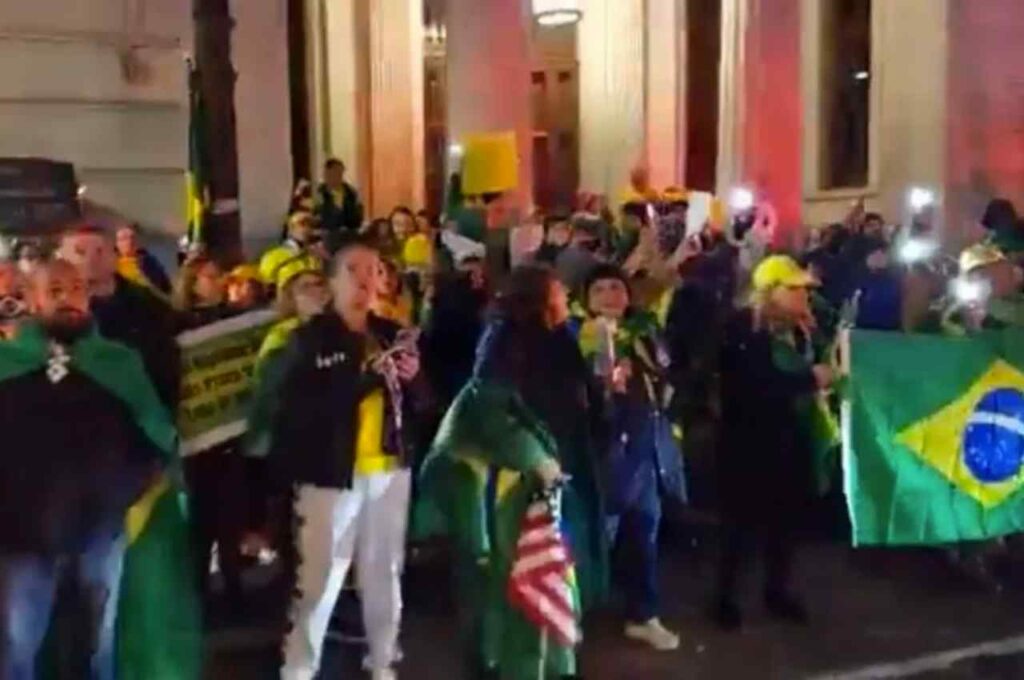 Ministros do STF são hostilizados por brasileiros em Nova York