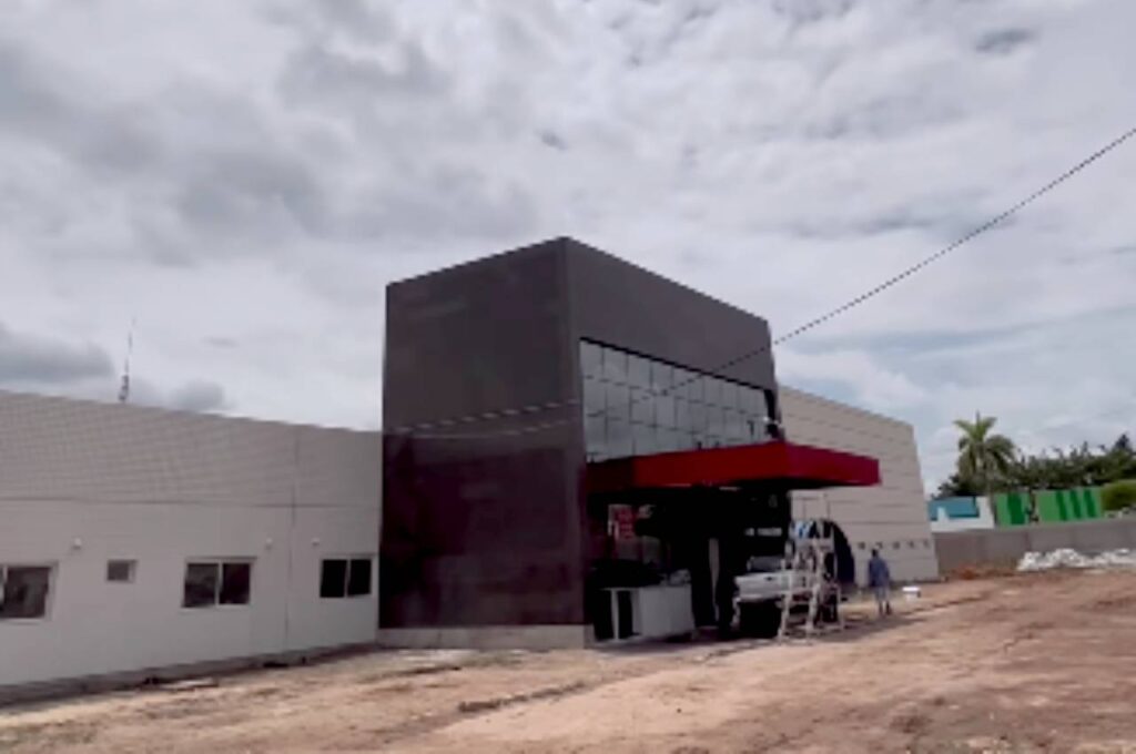 Olavo Neto comemora avanço das obras do Hospital Dagoberto Omena em Murici