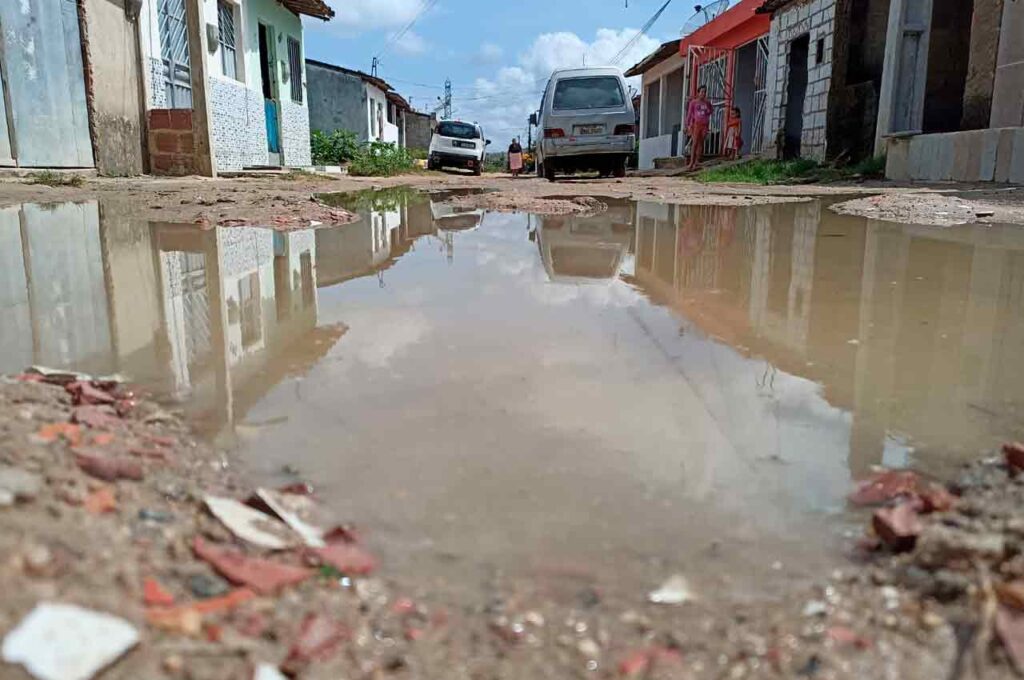 Moradores reclamam falta de saneamento em União dos Palmares | © Oziel Nascimento/BR104
