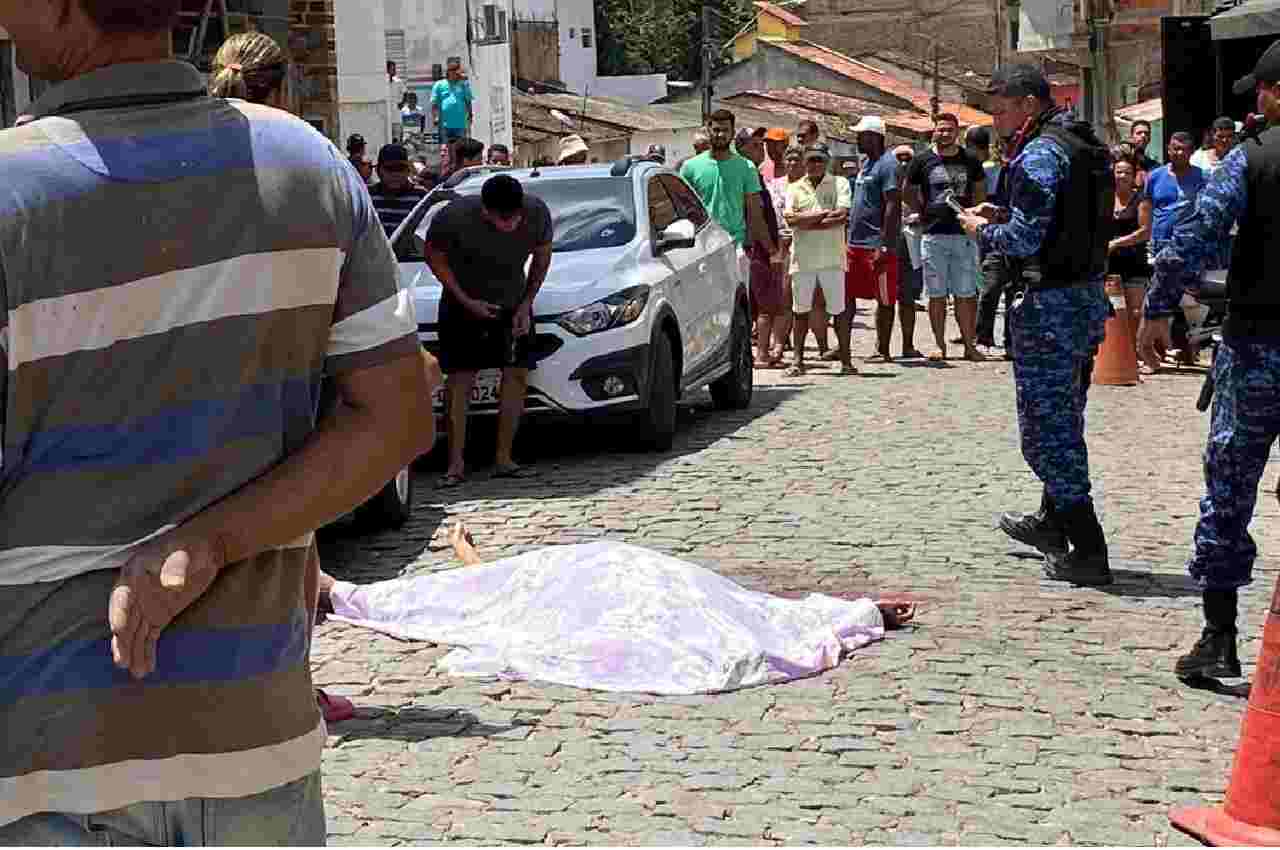 Policial aposentado é morto no centro de Joaquim Gomes